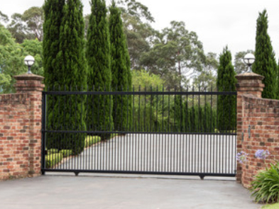Decorative automatic gate for driveway